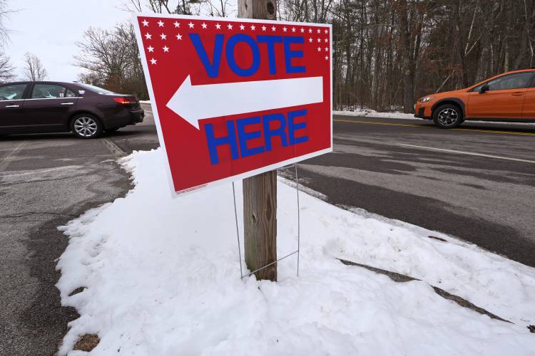 Drivers follow the arrows to cast their vote at Auburn Village School, Tuesday, Jan. 23, 2024, in Auburn, N.H. (AP Photo/Charles Krupa)