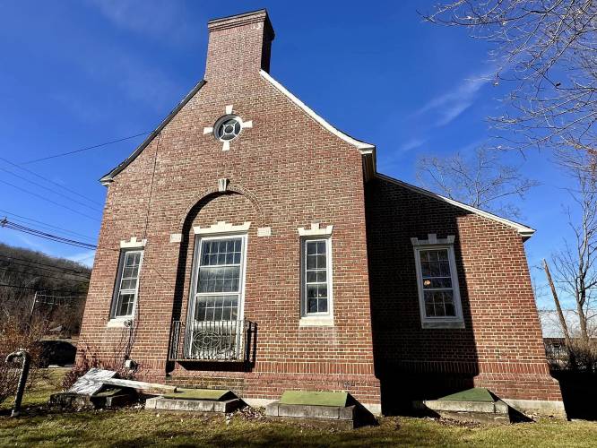 The 1913 Boscawen Library is for sale.