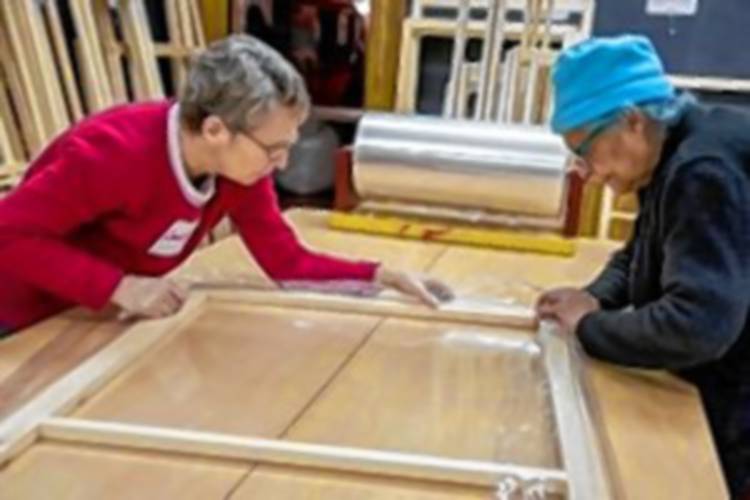 Two women assemble a WindowDressers insert. Two women assemble a WindowDressers insert.