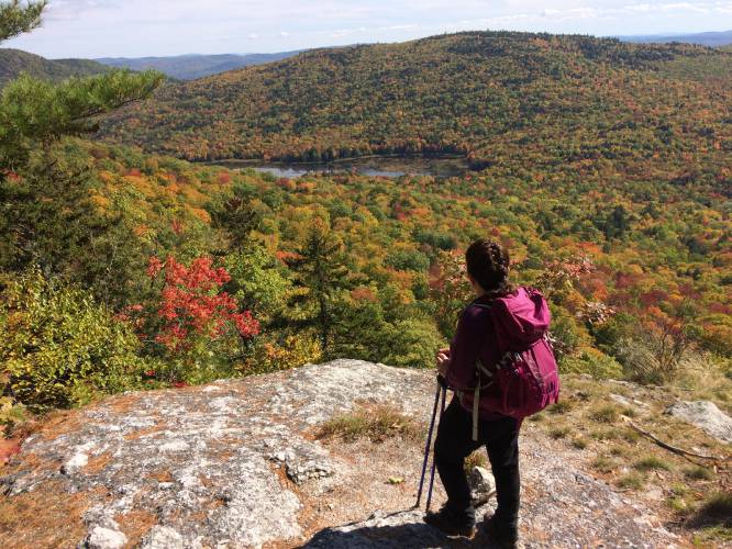 A ledge on Big Deer Hill serves up fine vantage points of autumn’s colors. The peak is part of a 4-plus-mile hike in the White Mountain National Forest, leaving from a N.H. Route 113 trailhead in North Chatham.