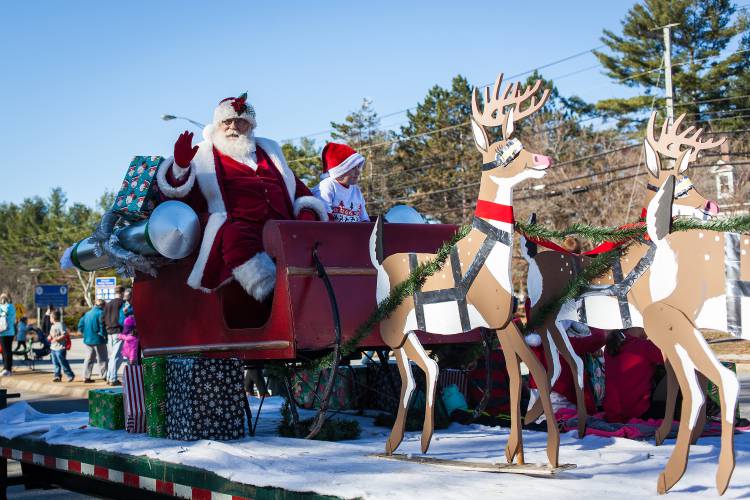 The Stove Barn Santa Claus float is seen in the annual Concord Christmas parade on the Heights on Saturday, Nov. 19, 2016. (ELIZABETH FRANTZ / Monitor staff) The Stove Barn Santa Claus float is seen in the annual Concord Christmas parade on the Heights on Saturday, Nov. 19, 2016. (ELIZABETH FRANTZ / Monitor staff)