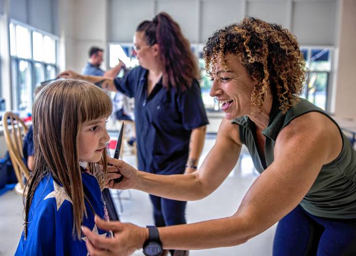 Cynthia Caron cuts the hair of Phoebe Jutras at Merrimack Valley Middle School on August 15, 2024.
The owner of New England School of Barbering in Penacook offered free haircuts before school started.