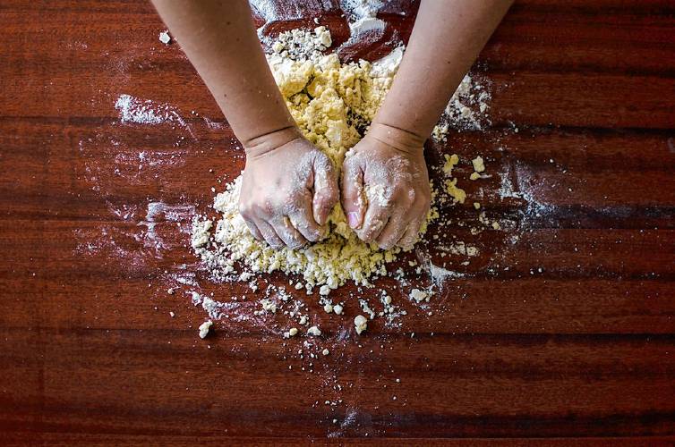 “It was an annual tradition. Women rolling out little discs of dough, others filling them with dates or nuts,” writes Azzi. “It was an annual tradition. Women rolling out little discs of dough, others filling them with dates or nuts,” writes Azzi.
