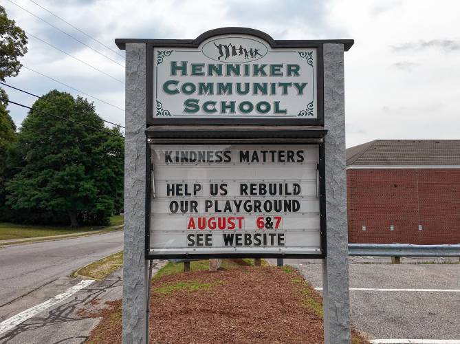 The sign in front of Henniker Community School.