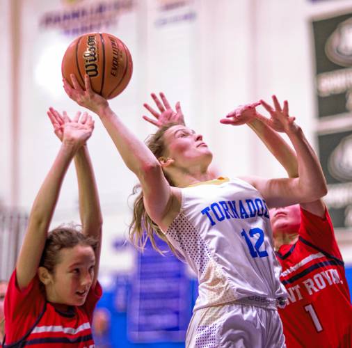 Franklin guard Kourtney Kaplan splits two defenders for a shot against Mount Royal on Friday.