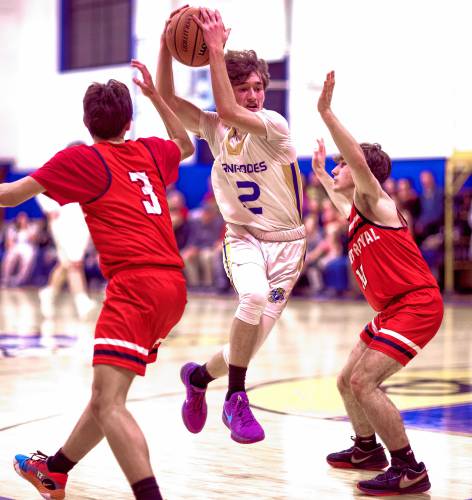 Franklin guard Nate Holmes splits two Mount Royal defenders during first half action on Friday.