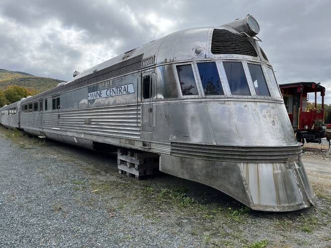 The Flying Yankee ended service in 1955. The Flying Yankee ended service in 1955.