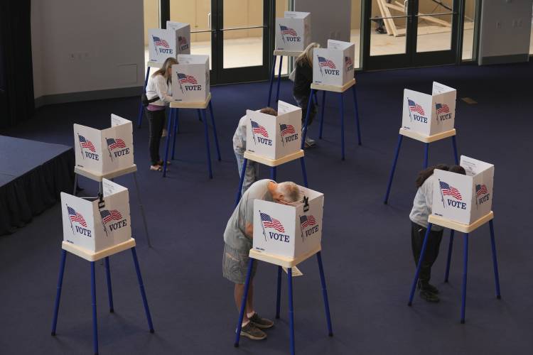 Voters work on their ballots at a polling place at the Ronald Reagan Presidential Library on Election Day, Tuesday, Nov. 5, 2024, in Simi Valley, Calif. (AP Photo/Chris Pizzello)