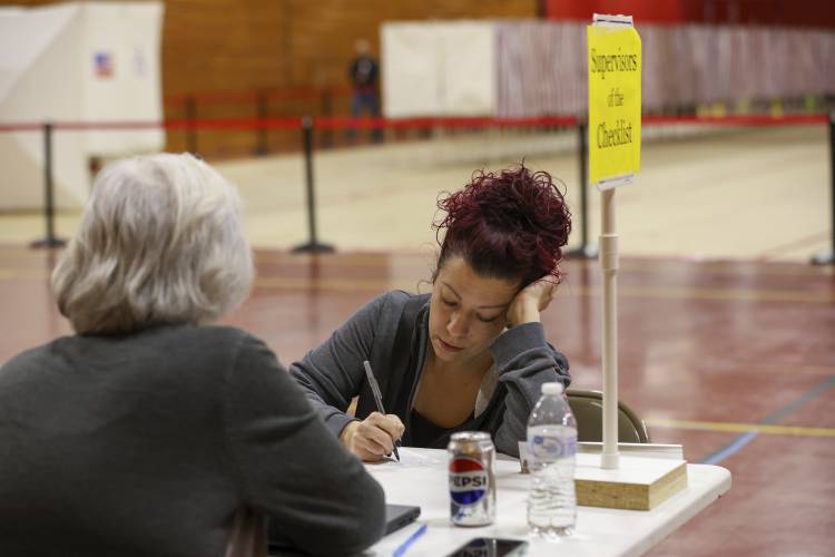 CORRECTS SURNAME TO YONGE - Brooke Yonge registers to vote in Derry, N.H., Tuesday, March 11, 2025. (AP Photo/Reba Saldanha)