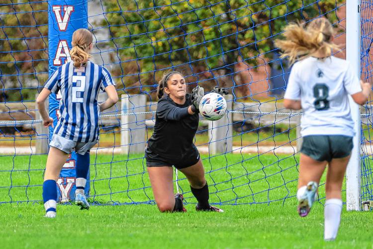 Laila Al-Shawafi had a spectacular morning in goal and kept a clean sheet for Pembroke in a win 1-0 over Merrimack Valley on Saturday.