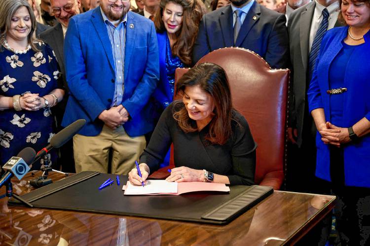 On Tuesday, March 25, 2025, New Hampshire Gov. Kelly Ayotte signs House Bill 592, rolling back portions of a bail reform law passed in 2018. (Office of the Governor Kelly Ayotte) On Tuesday, March 25, 2025, New Hampshire Gov. Kelly Ayotte signs House Bill 592, rolling back portions of a bail reform law passed in 2018. (Office of the Governor Kelly Ayotte)