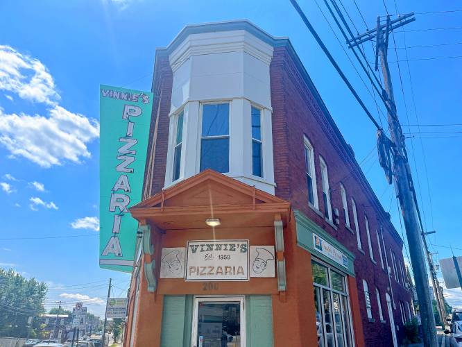 Vinnie's Pizzaria reopened Wednesday morning after a year's closure.