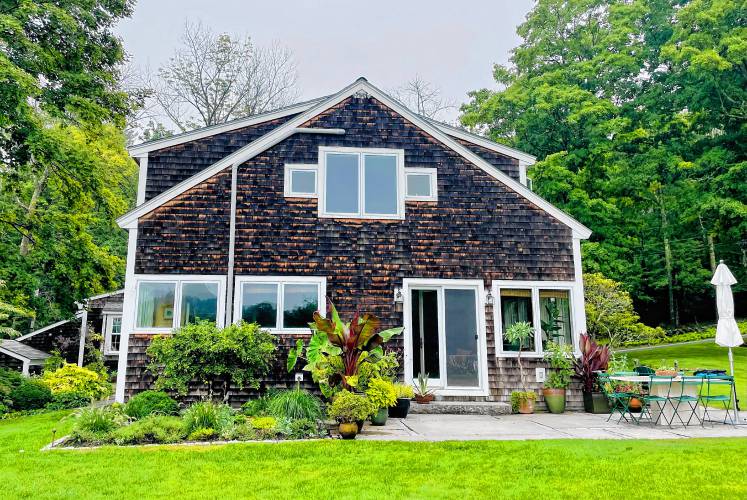 A 2001 addition to the 1765 Cape house added light and space for the family of six.