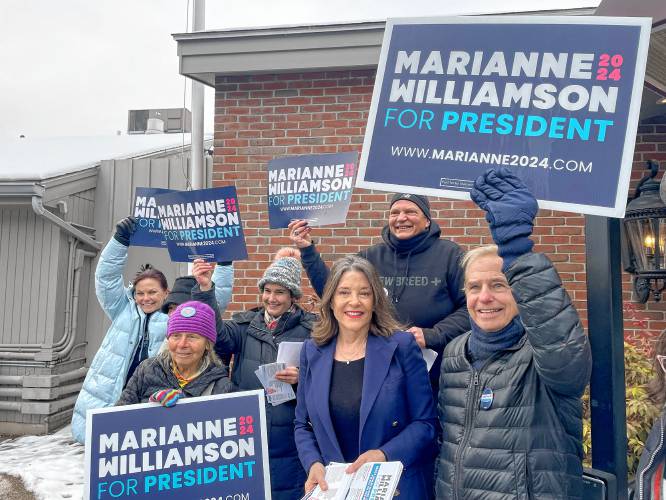 Marianne Williamson greeted voters at Puritan Backroom on Friday. 