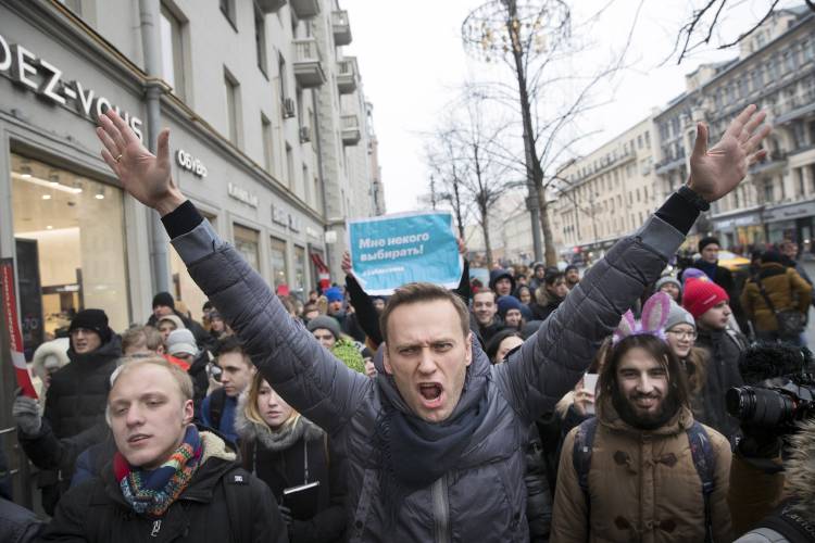 FILE - Russian opposition leader Alexei Navalny, center, attends a rally in Moscow, Russia, on Jan. 28, 2018. Alexei Navalny, the fiercest foe of Russian President Vladimir Putin who crusaded against official corruption and staged massive anti-Kremlin protests, died in prison Friday Feb. 16, 2024 Russia’s prison agency said. He was 47. (AP Photo/Evgeny Feldman, File)