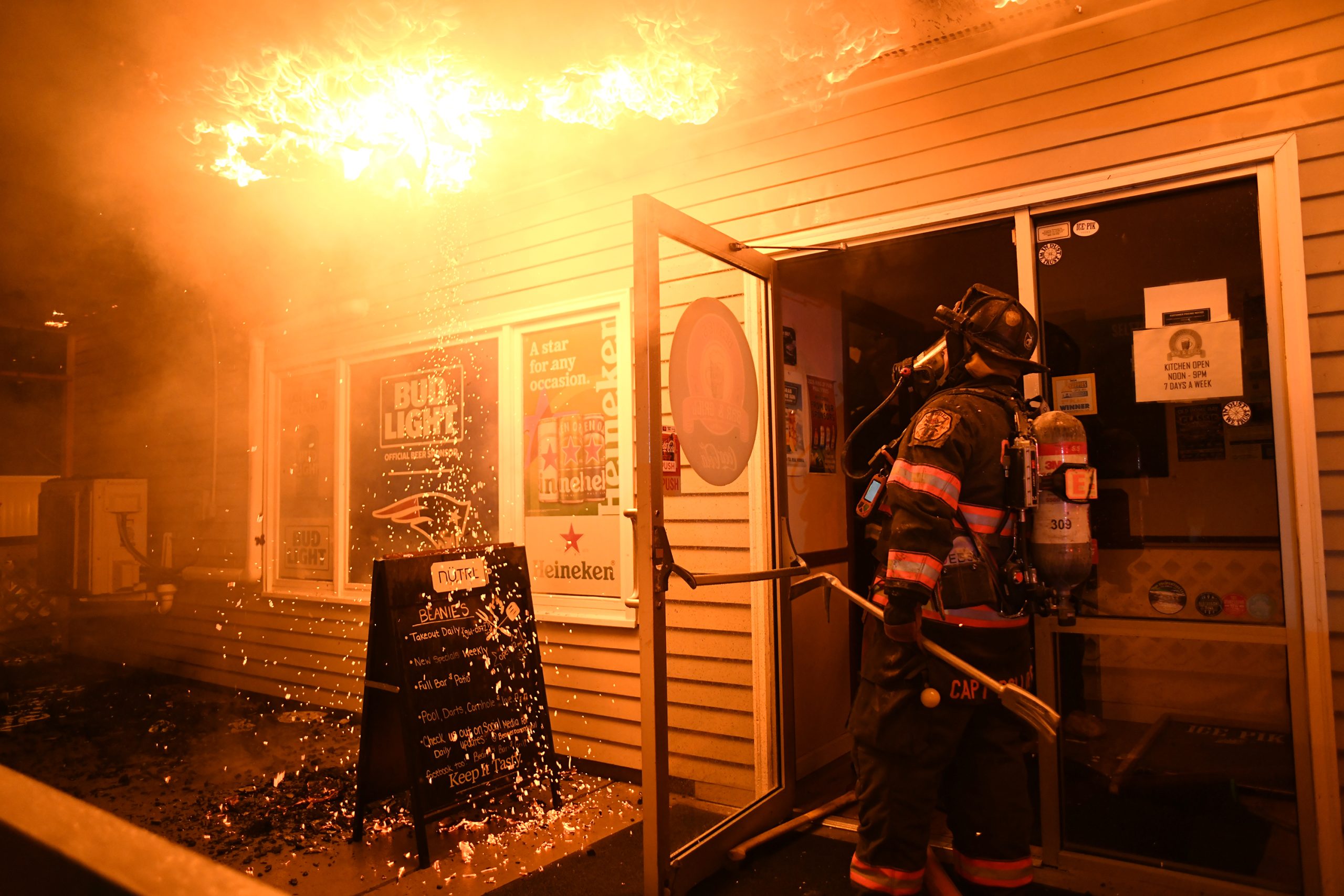'It's emotional to look at it as it is now': Three-alarm blaze destroys Beanie's Bar & Grill in Loudon - Concord Monitor